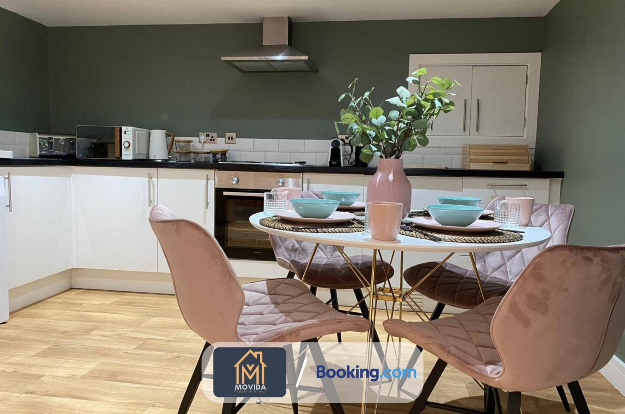 Stylish Two Bed Town Centre Apartment By Movida Property Group Short Lets & Serviced Accommodation With Parking Harrogate Zewnętrze zdjęcie